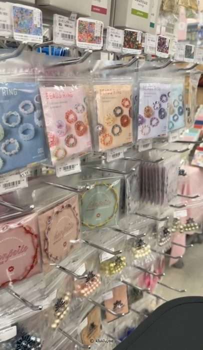beads jewerly kits in display